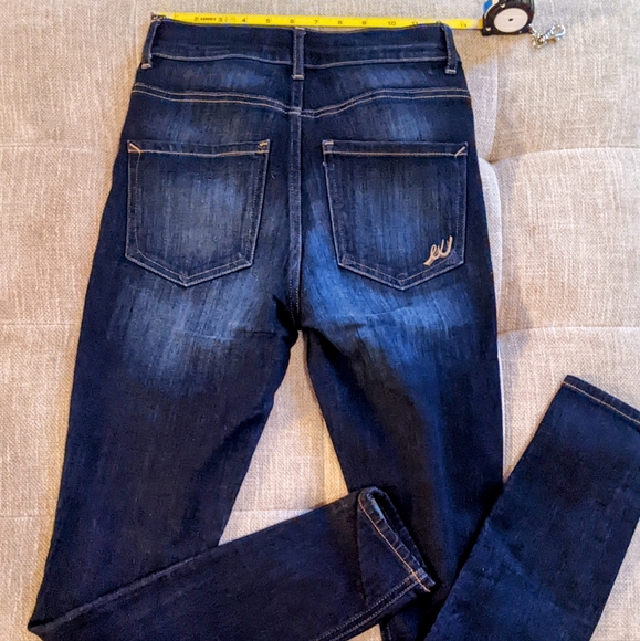 LIKE NEW! Express, Women's (4) High-Rise Legging Jeans, Distressed, Dark Wash - Picture 3 of 12